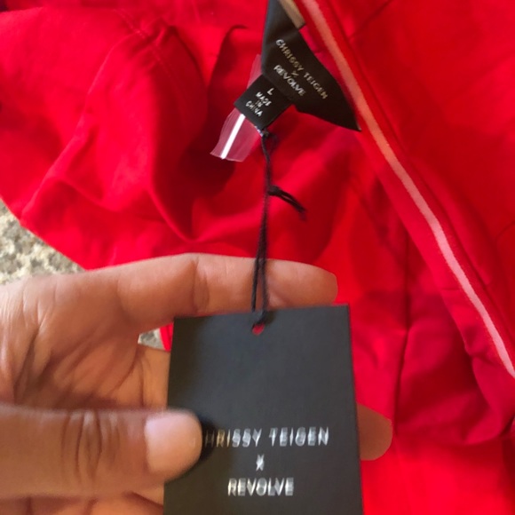 Chrissy Teigen Revolve collaboration dress 👗 - Picture 5 of 8